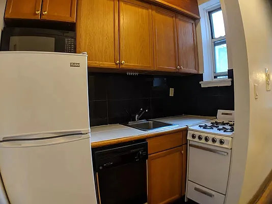 Rented by City Connections Realty | media 16