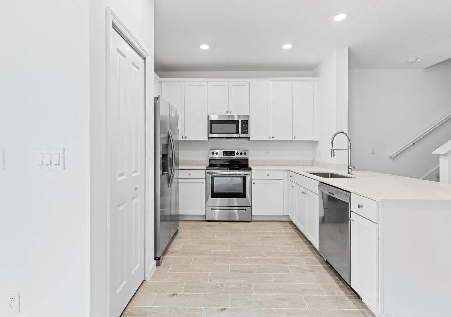 Newer Townhome - Tara West End — Photo 4
