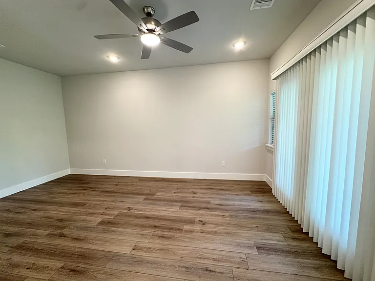 8103 Emsworth Dr — Photo 17