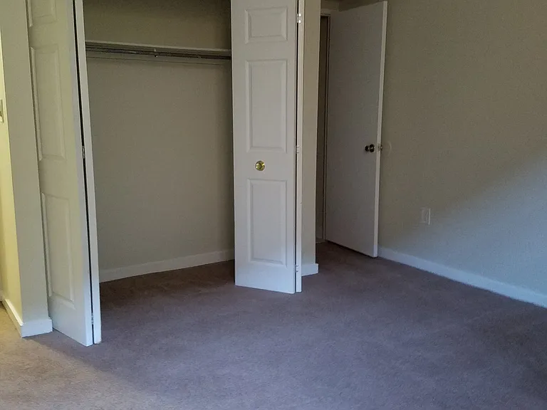 Monument Place Apartments — Photo 36