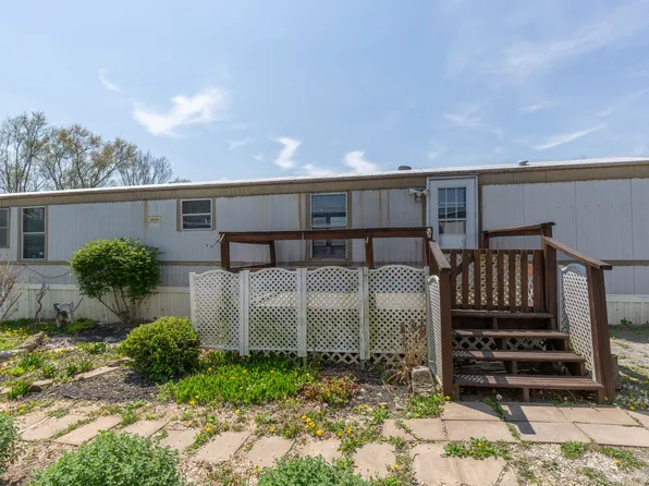 90 Fabric Dr, Bunker Hill, WV 25413