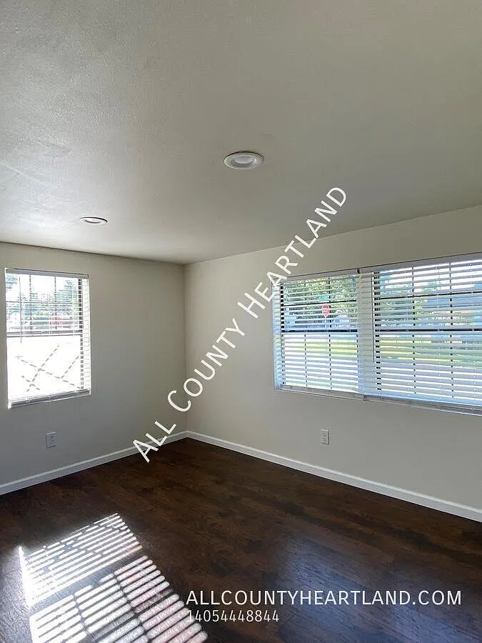 Spacious 4-Bed, 2-Bath Home in Central OKC — Photo 2