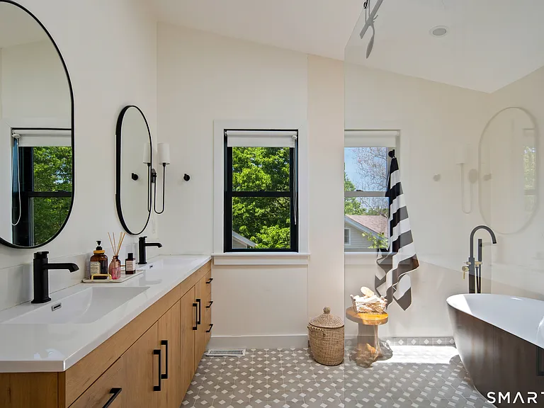 1 Crawford Ter — Photo 15