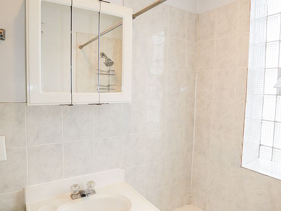 5th image of 4524 N Damen Ave APT 1B