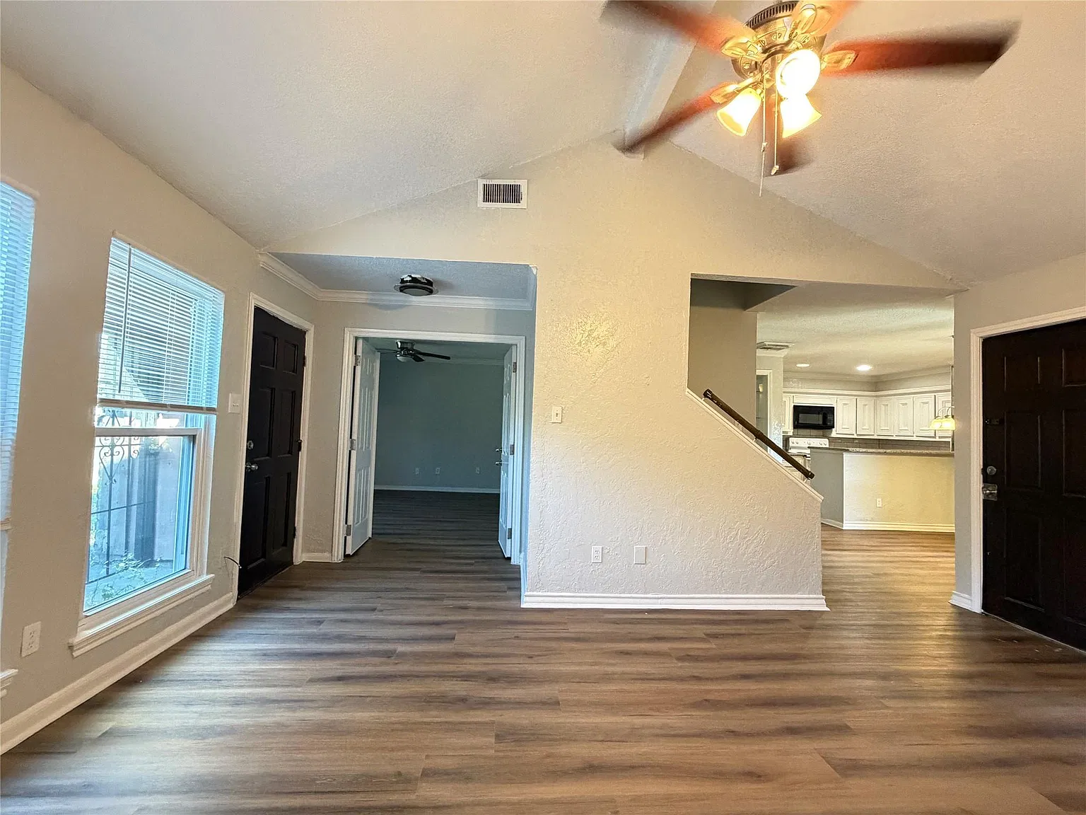 3 bed, 3.5 bath, 1642 sqft, $1,450 — Photo 4