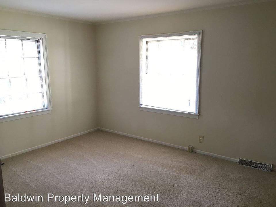2nd image of 1008 Nancy Ln