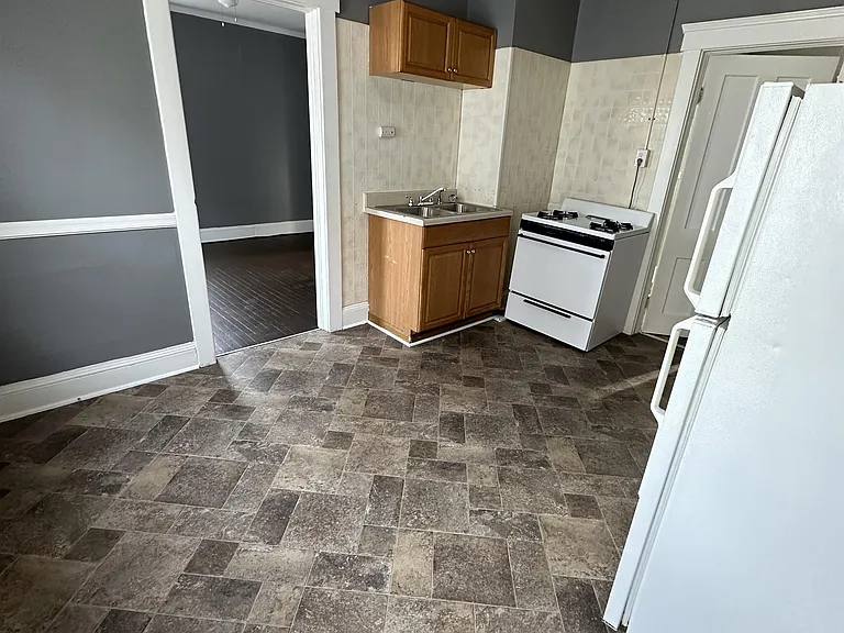 2059 W 105th St #4 — Photo 1