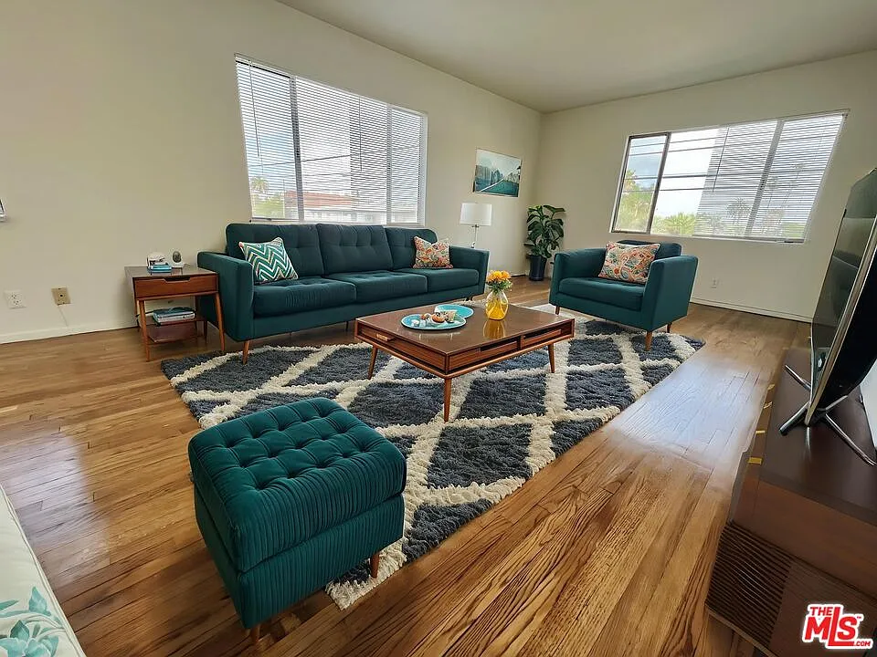 2 bed, 1.0 bath, 900 sqft, $2,500 — Photo 1