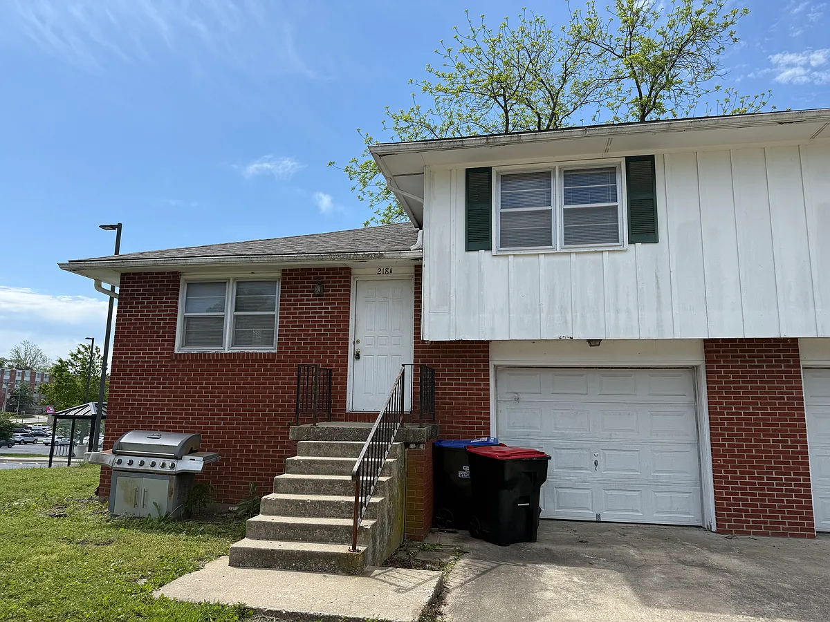 Building Photo - 4 bed, 2.5 bath, $1,200