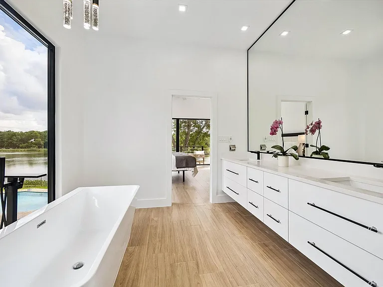 407 Brook Hollow Dr — Photo 24