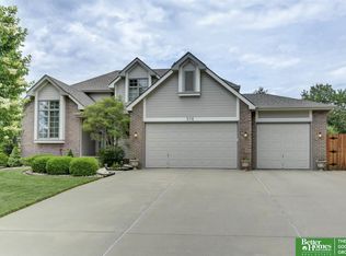 906 Deer Run Ln, Papillion, NE 68046