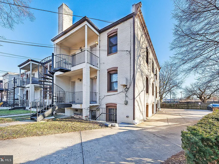 300 Oklahoma Ave NE #101 — Photo 17