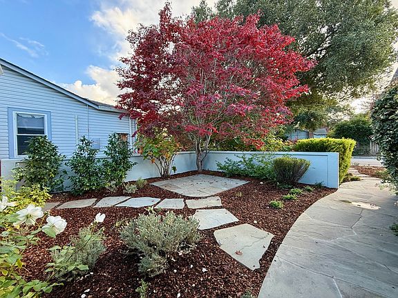 3rd image of 332 Grayson Ct