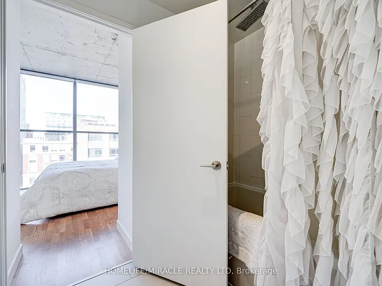 25 Oxley St #701 — Photo 31