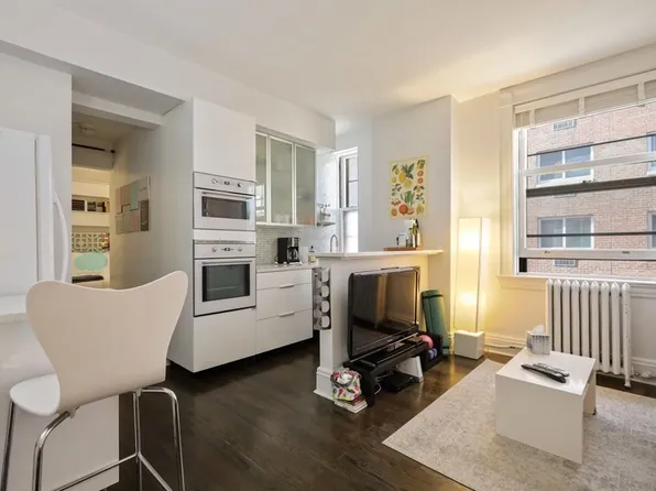 21 Beacon St APT 9M, Boston, MA 02108