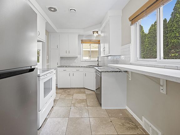 5th image of 3008 Garden Ave