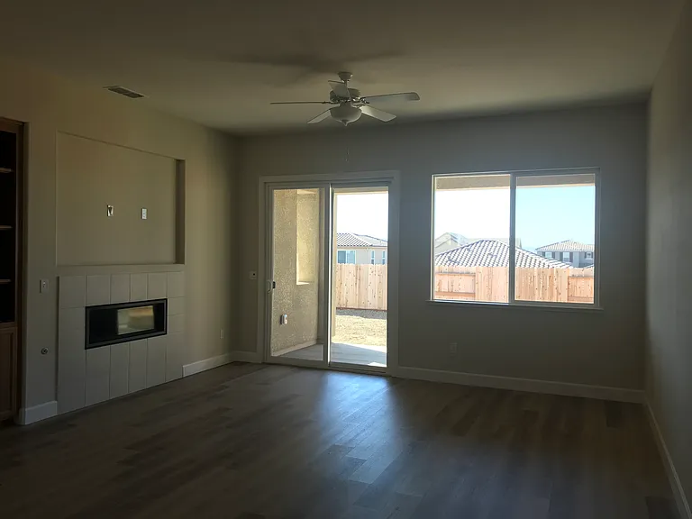 1520 Castlerock Dr — Photo 5