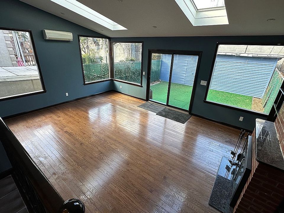 1st image of 3076 41st St
