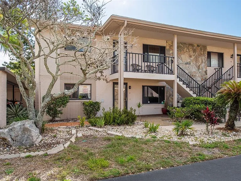 9910 Eagles Point Cir #3 — Photo 3