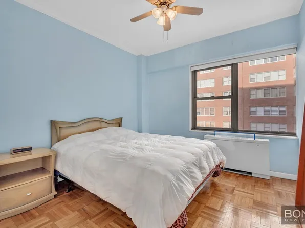 360 East 72nd Street image 3 of 5