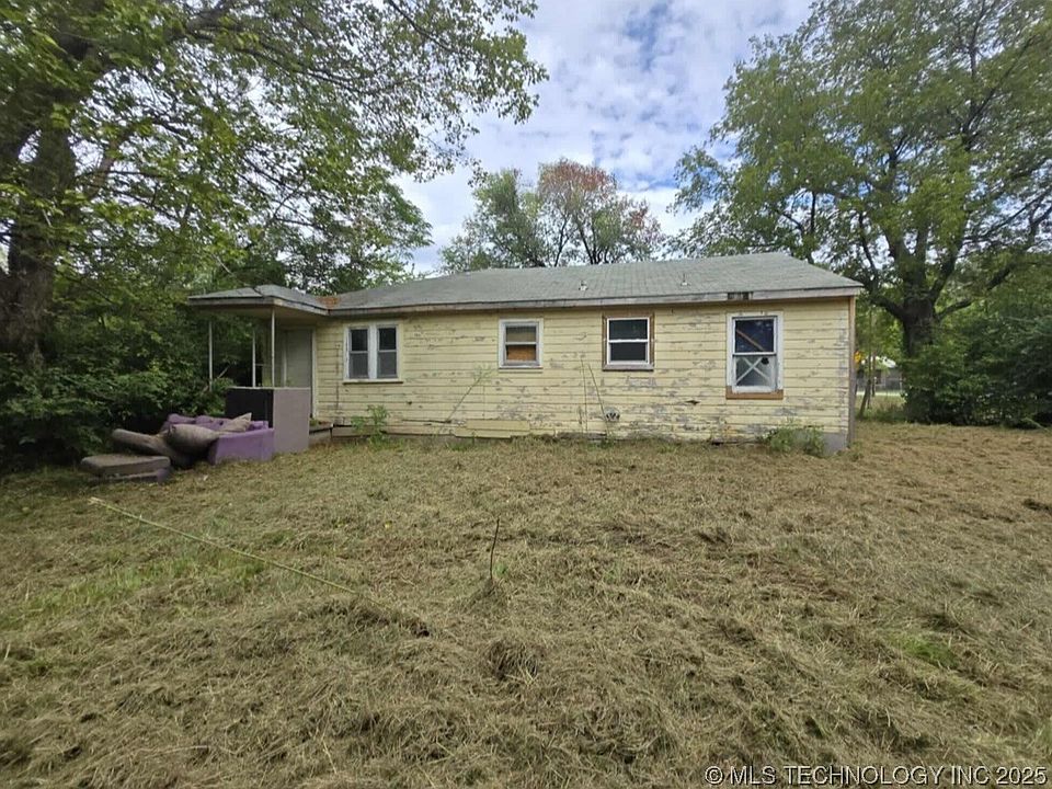 2nd image of 1712 E 54th St N