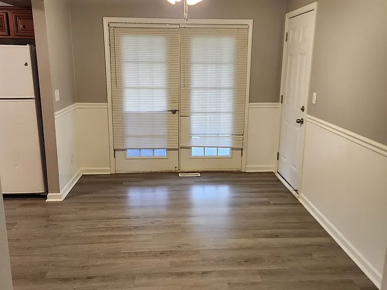 7815 Grover St — Photo 3