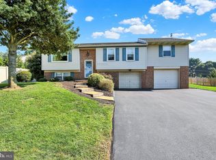 1031 Stellar Dr, Mount Joy, PA 17552