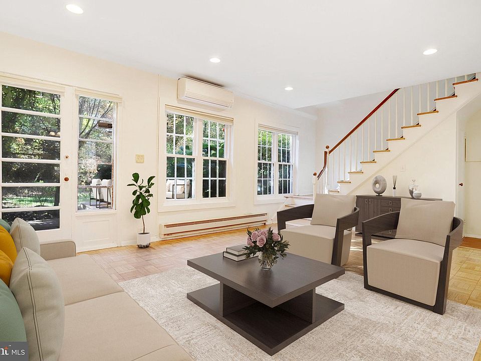 1st image of 1116 Valley Dr