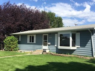 1810 2nd Ave E, Williston, ND 58801