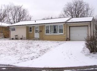 1403 W Shore Dr, Pekin, IL