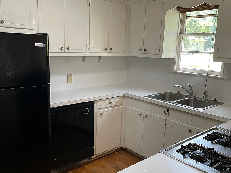 1530 Goldenrod Ave — Photo 6