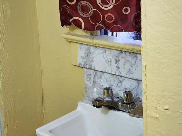 fort-wayne-indiana-445010387 picture