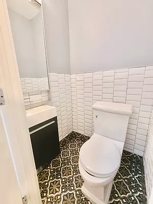 Rented by Delmark Realty LLC | media 40