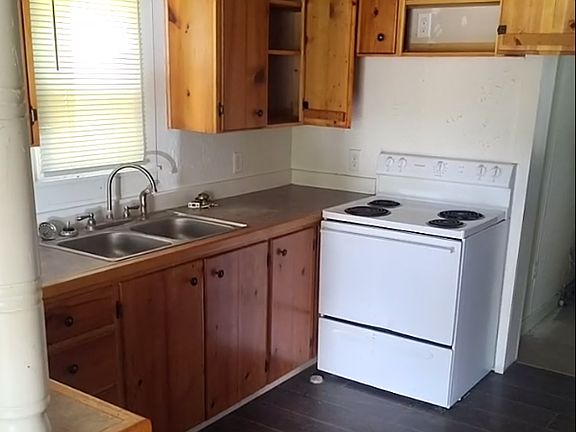 2nd image of 607 W Apache St