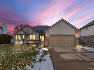 12839 Shady Lane Dr, Sterling Heights, MI 48313