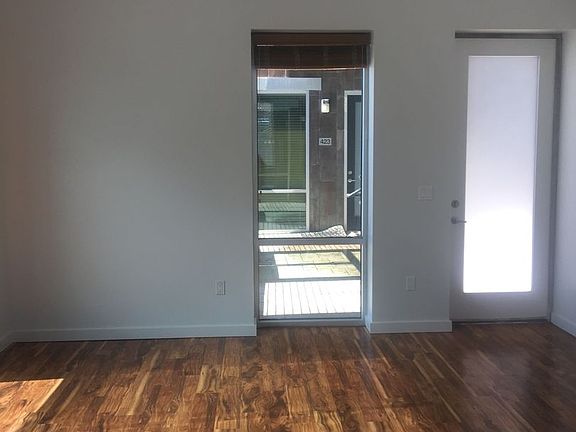 4th image of 449 SE Washington St #437
