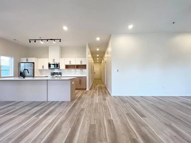 547 Winton Ter NE #2E — Photo 18