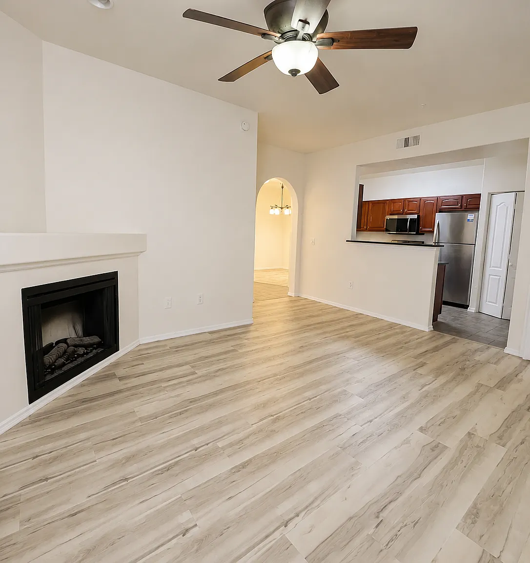 2550 E River Rd — Photo 3