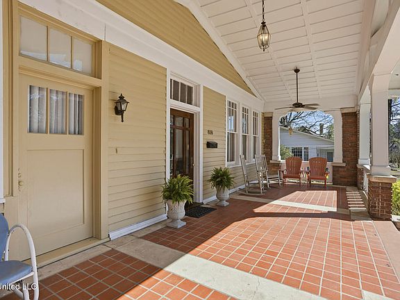 4th image of 818 Pinehurst Pl