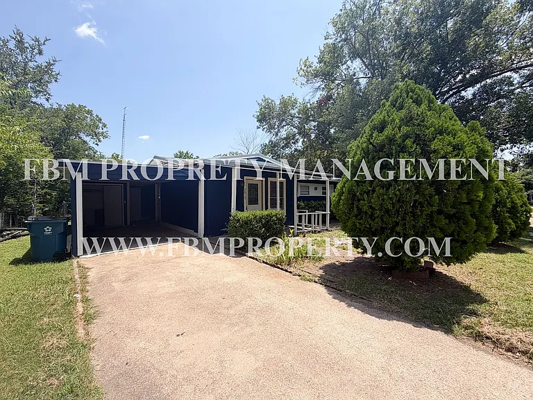 3015 Winfield Dr — Photo 3