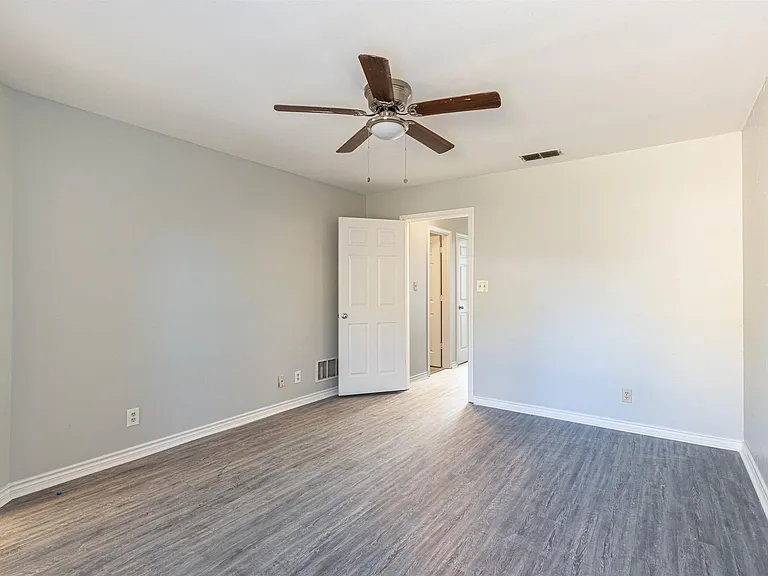 5605 Calais Dr — Photo 14
