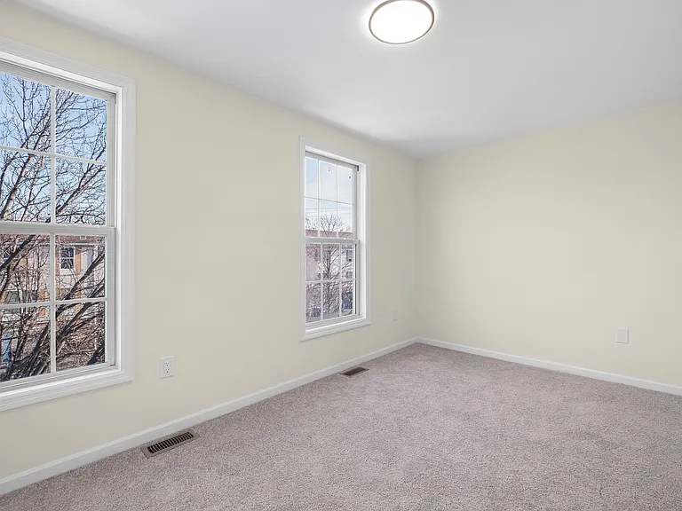 1124 E 14th St — Photo 12