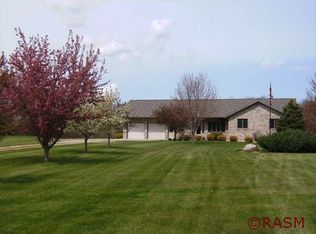 790 W Prairie St, Le Center, MN 56057