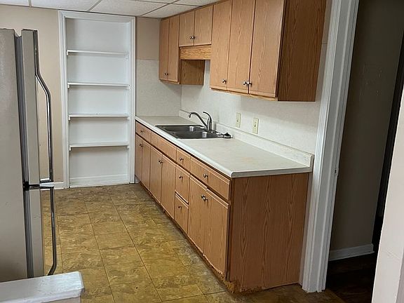 2nd image of 64 Willow Dr APT 1