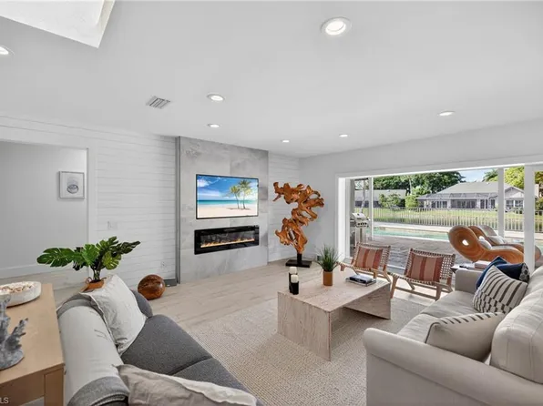 2341 MAYFIELD CT #8, NAPLES, FL 34105