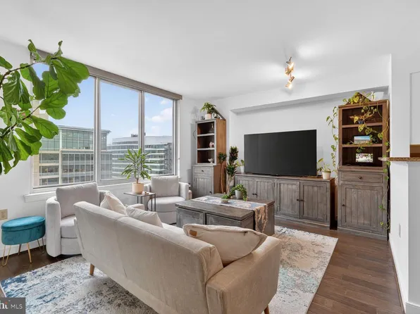 555 Massachusetts Ave NW APT 1313, Washington, DC 20001