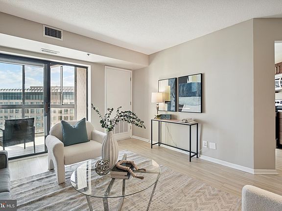 5th image of 900 Stafford St #1608