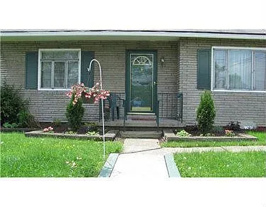 1265 Queensbury St photo 1
