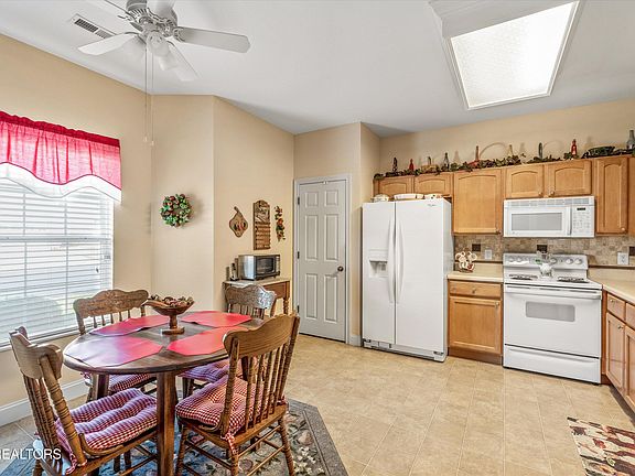 4th image of 7830 Thomas Henry Way