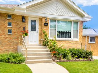 10616 Essex St, Westchester, IL 60154